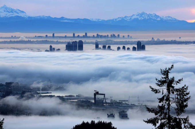 Khu đô thị vùng West Vancouver, Canada. Ảnh: Reuters
