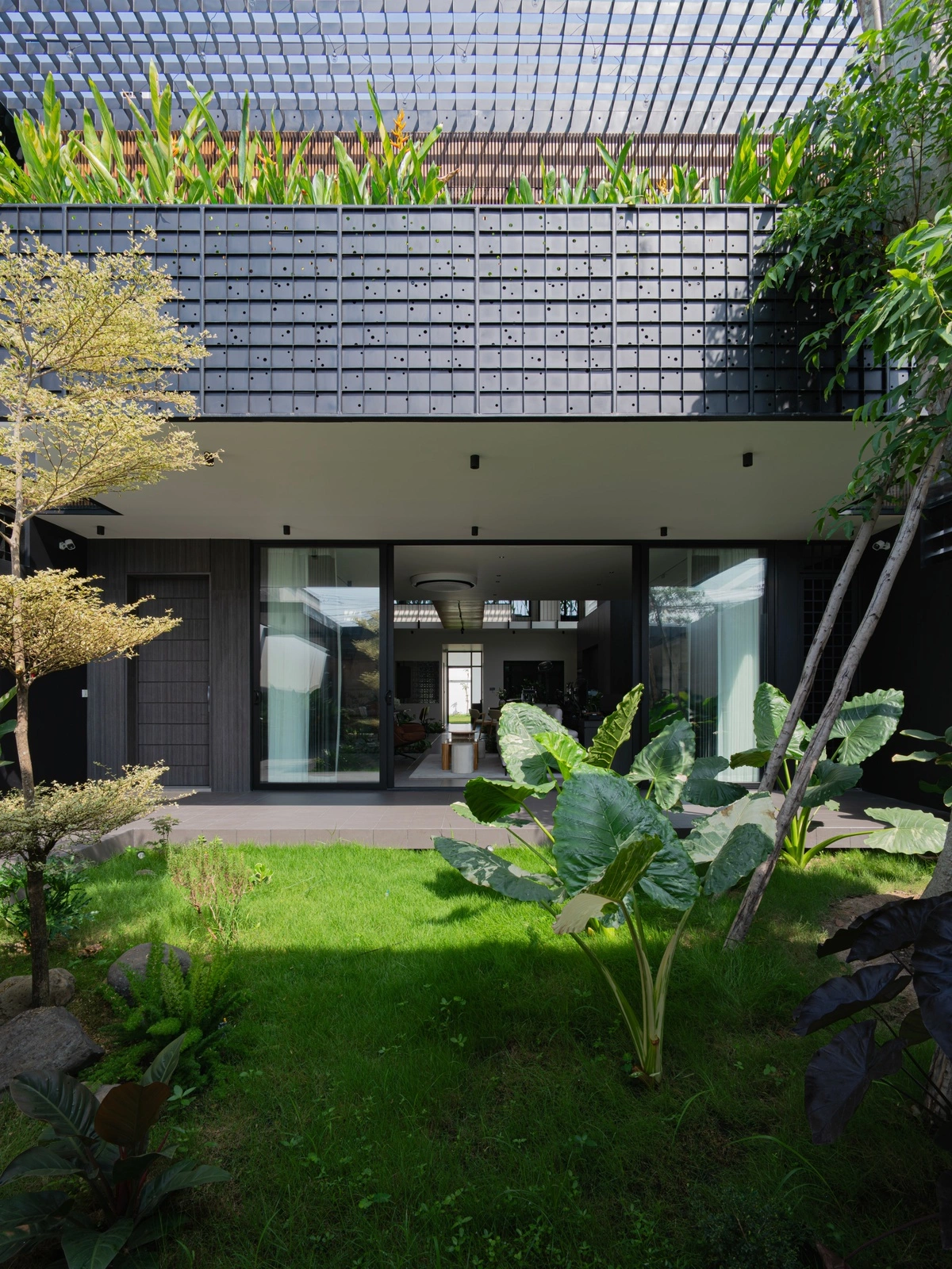 Nhà 466 m2 tại TP HCM thiết kế 'ngoài đóng, trong mở' Nhà 466 m2 tại TP HCM thiết kế 'ngoài đóng, trong mở'