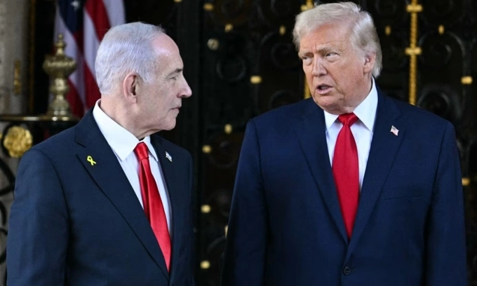 Thủ tướng Israel Benjamin Netanyahu gặp Tổng thống Mỹ Donald Trump tại Palm Beach, bang Florida, hồi tháng 12/2025. Ảnh: AFP