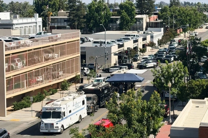 Hiện trường vụ khống chế con tin ở Bakersfield, California. Ảnh: AP