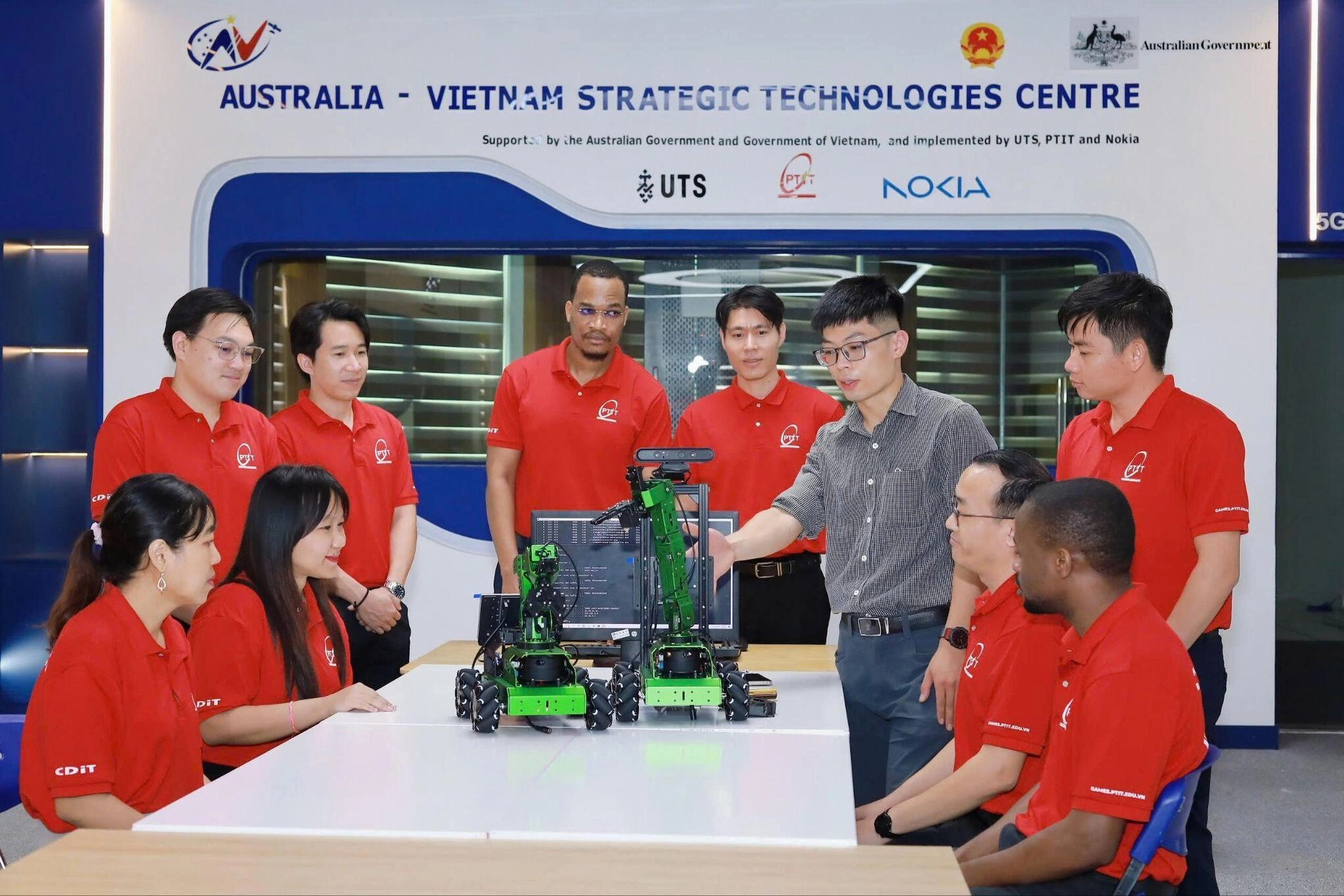 PTIT đào tạo UAV, robot di động và kỹ thuật hàng không vũ trụ - Báo VnExpress