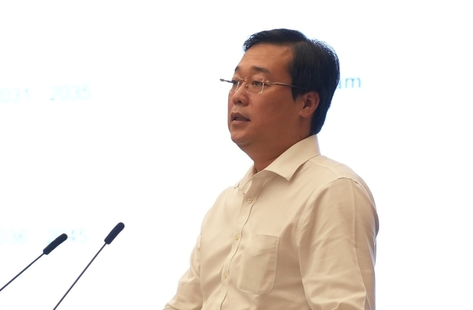 Phó bí thư thường trực Thành uỷ TP HCM Lê Quốc Phong tại hội nghĩ triển khai Nghị quyết 09, sáng 6/6. Ảnh: An Phương