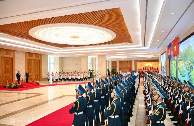Thủ tướng Lê Minh Hưng chủ trì lễ đón Thủ tướng Hun Manet tại trụ sở chính phủ. Ảnh: Giang Huy