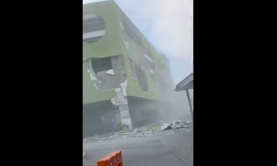 7.8 quake off Philippines kills one, triggers tsunami warnings