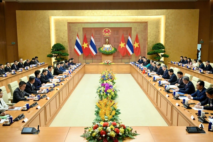Thủ tướng Lê Minh Hưng và Thủ tướng Thái Lan Anutin Charnvirakul cùng đoàn đại biểu hai nước tại hội đàm ngày 8/6. Ảnh: Giang Huy