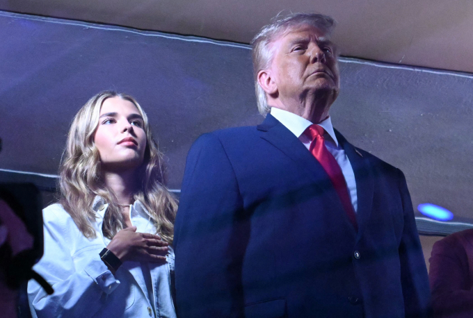 Tổng thống Mỹ Donald Trump và cháu gái Kai Trump tại nhà thi đấu Madison Square Garden ở New York ngày 8/6. Ảnh: AFP