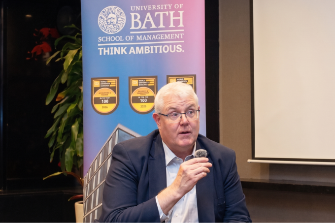 Giáo sư Steve Brammer, Trưởng khoa Quản lý trường Quản trị Đại học Bath. Ảnh: Trường Quản trị Đại học Bath