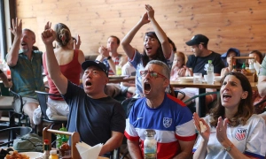 Nhà ngoại giao Mỹ vỡ òa khi đội nhà thắng đậm Paraguay tại World Cup