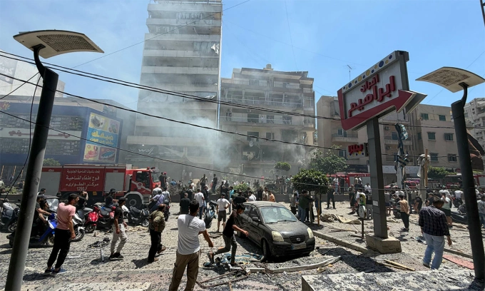 Hiện trường vụ không kích ở khu ngoại ô phía nam thủ đô Beirut, Lebanon ngày 14/6. Ảnh: AFP