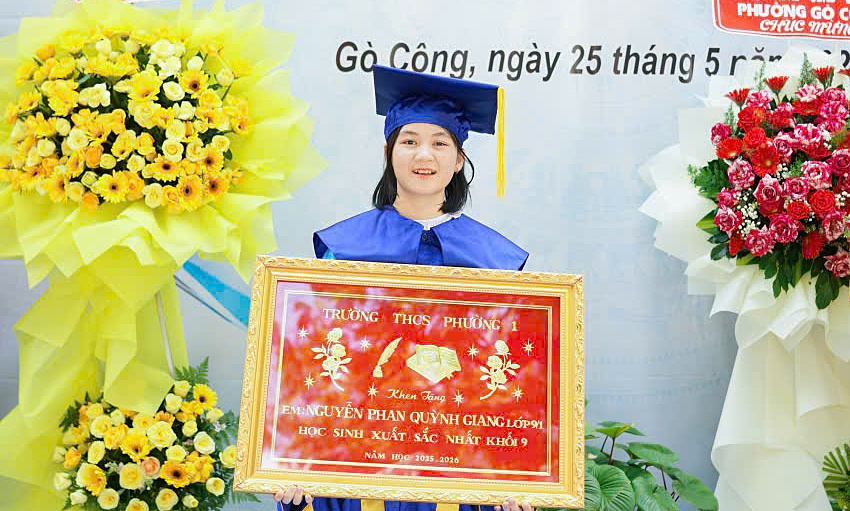 Thủ khoa lớp 10 đạt điểm tuyệt đối Toán, Văn, Anh