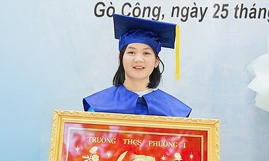 Vietnamese teen cites Elon Musk to score perfect 10 in literature in high school entrance exam