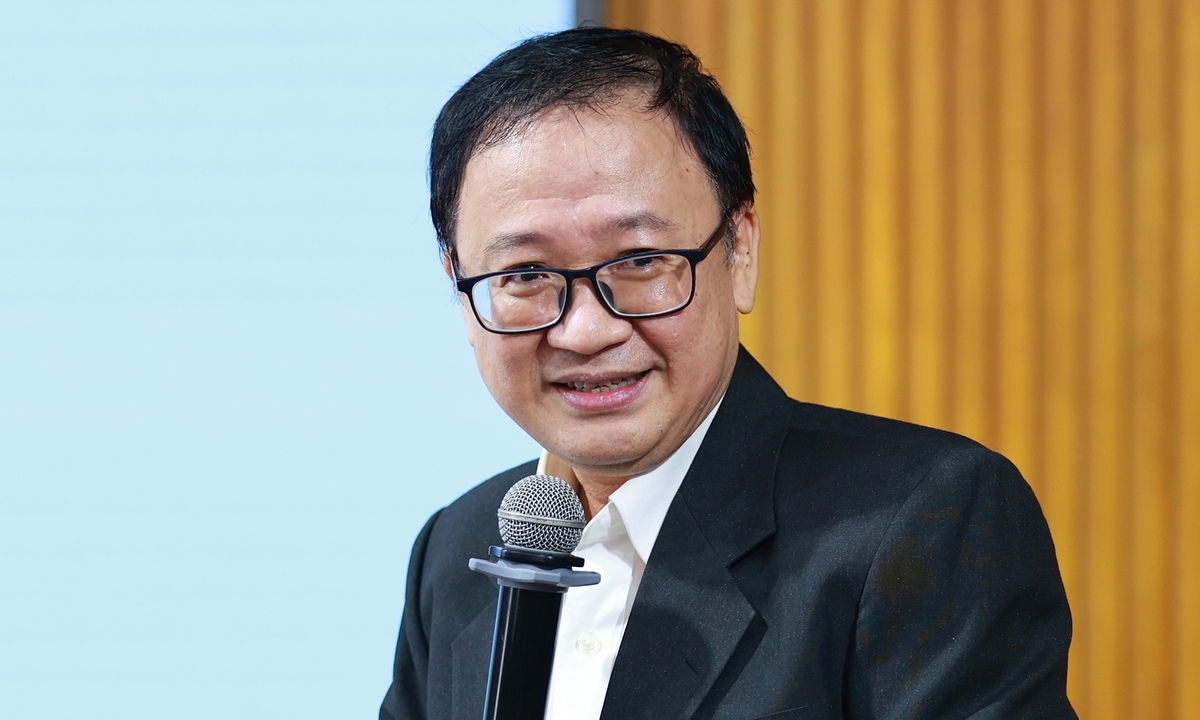 Chuyên gia: Nhà nước đang 'vừa đá bóng vừa thổi còi' khi định giá đất