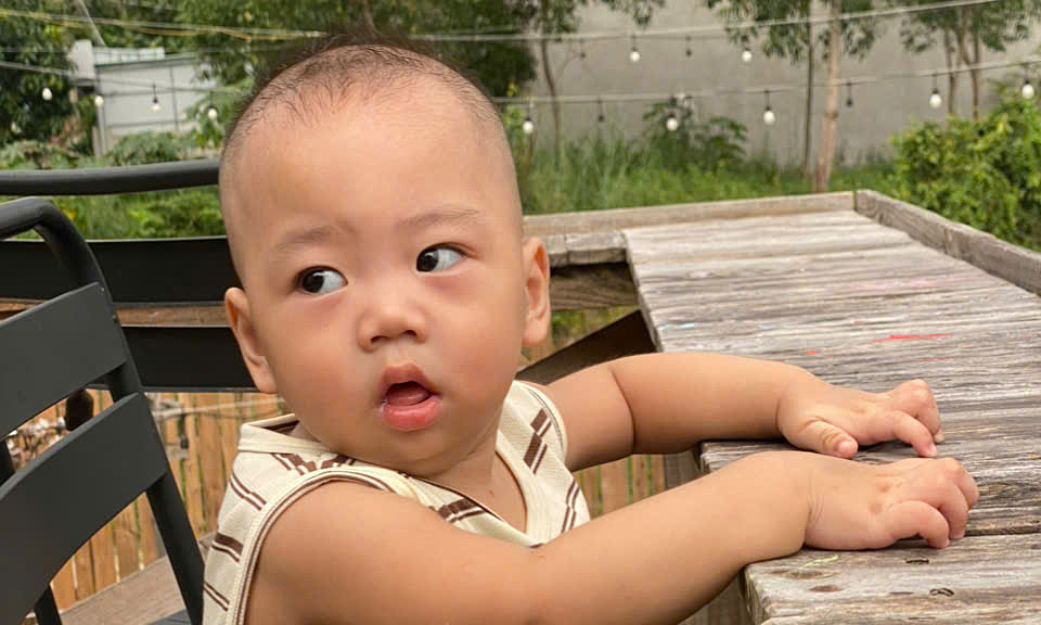 Hành trình giành giật sự sống của bé trai mắc bệnh hiếm
