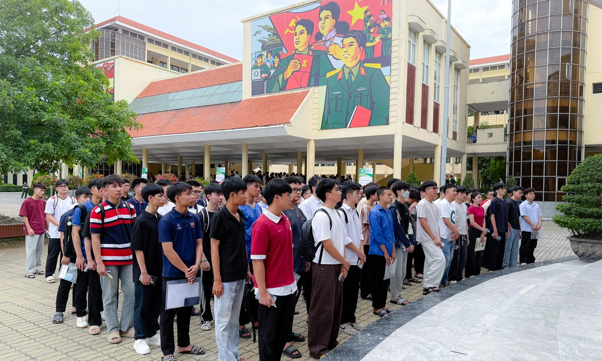 Gần 23.000 thí sinh dồn lực vào kỳ thi của Bộ Quốc phòng