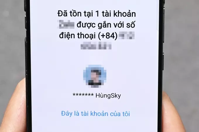 Người dùng mua SIM mới nhưng phát hiện SIM đã gắn sẵn với một tài khoản ứng dụng nhắn tin. Ảnh: Trọng Đạt