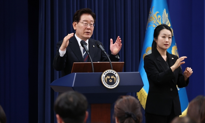 Tổng thống Hàn Quốc Lee Jae Myung phát biểu trong cuộc họp báo tại Phủ tổng thống ở Seoul ngày 19/6. Ảnh: Yonhap