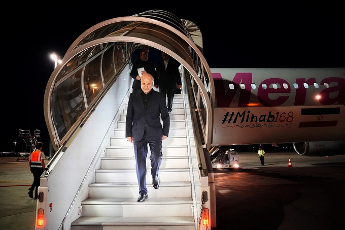 Trưởng đoàn đàm phán Iran Mohammad Bagher Ghalibaf đến Zurich, Thụy Sĩ ngày 21/6. Ảnh: AFP