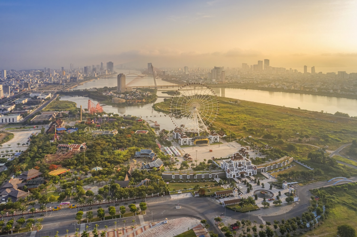Bán Capital Square Đà Nẵng: Chuẩn Mực Sống Thượng Lưu Sông Hàn https://vflinvest.vn 3 Quang cảnh bờ sông Hàn quyến rũ nhìn từ căn hộ đắt giá