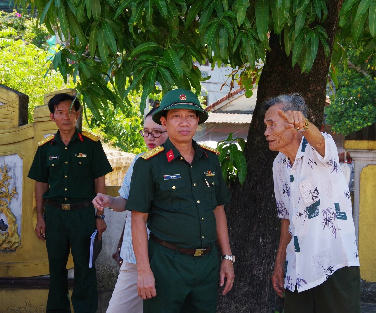 Khảo sát tìm dấu tích mộ liệt sĩ Mậu Thân 1968