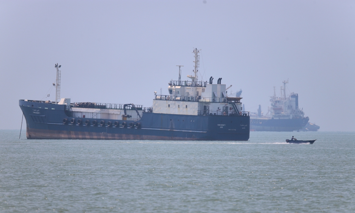 Oman - Iran có thể hợp tác thu phí ở Hormuz thế nào