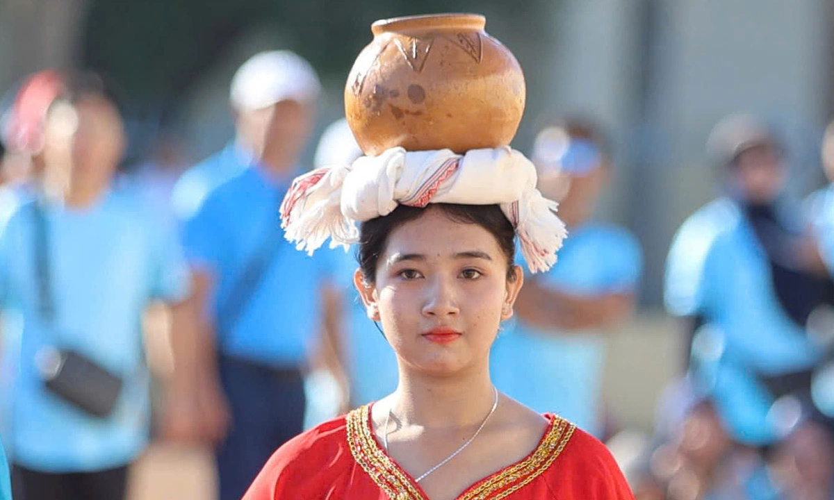 Hàng nghìn người đến ngày hội văn hoá Chăm ở Khánh Hoà