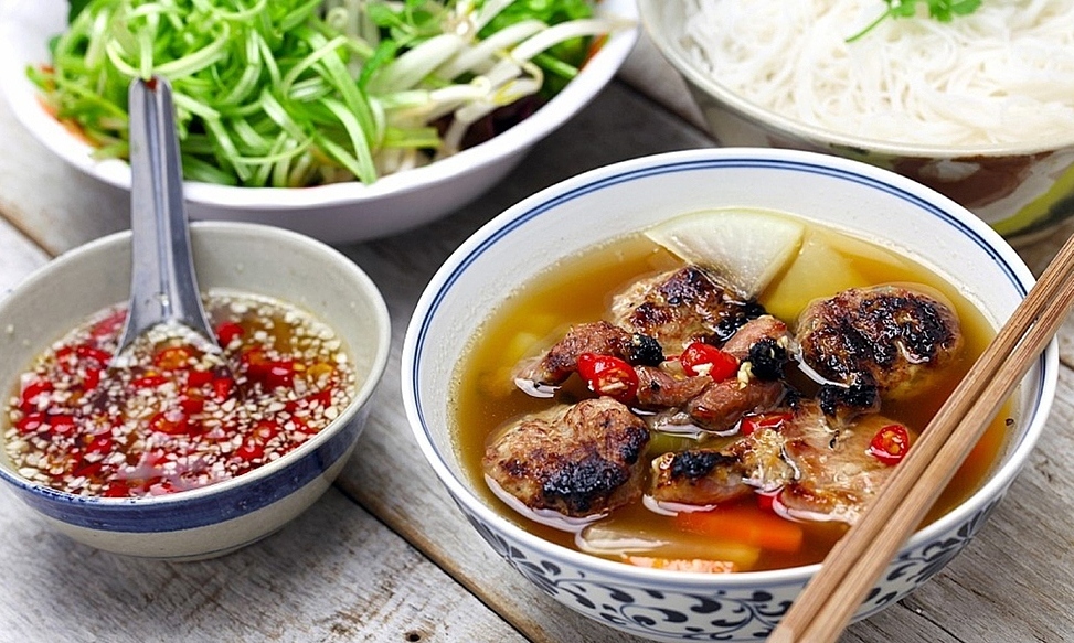 'Suất bún chả 40 K dù giá xăng giảm về dưới 20.000 đồng một lít'