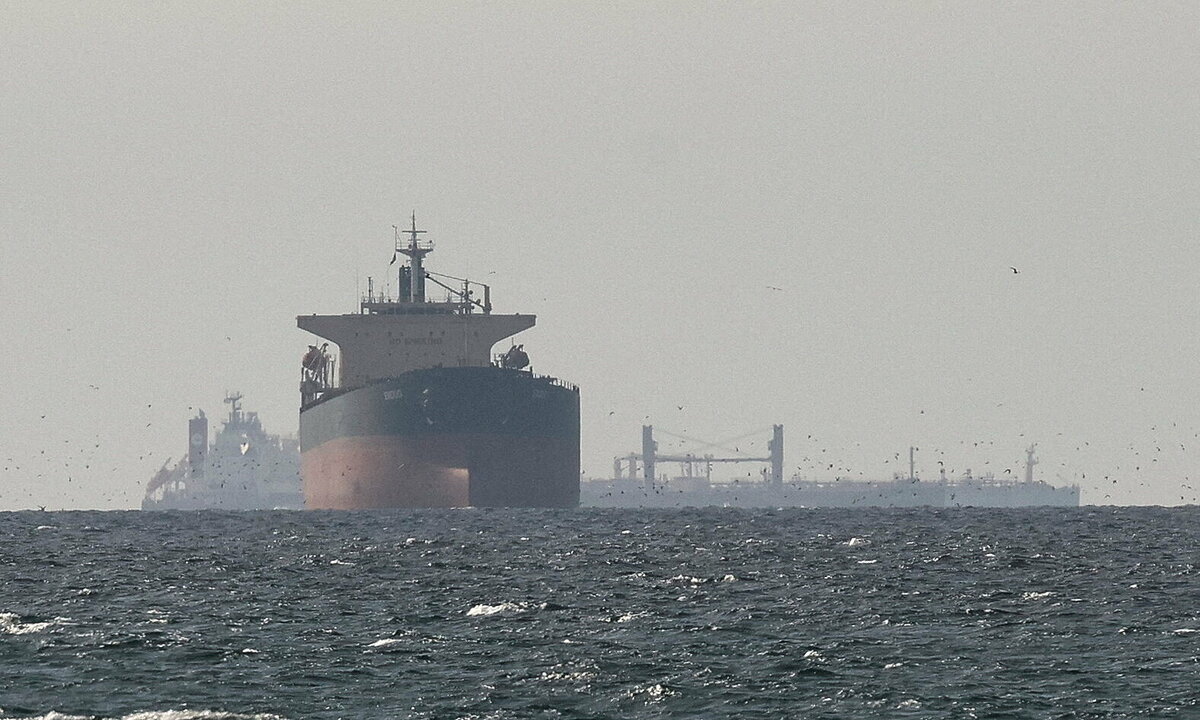 Iran tuyên bố sẽ 'một mình kiểm soát' Hormuz trong 30 ngày