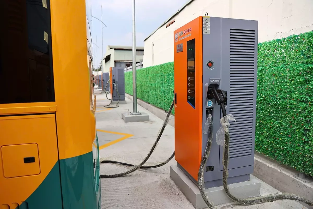 Doanh nghiệp Việt Nam và Trung Quốc hợp tác phát triển sạc nhanh xe điện