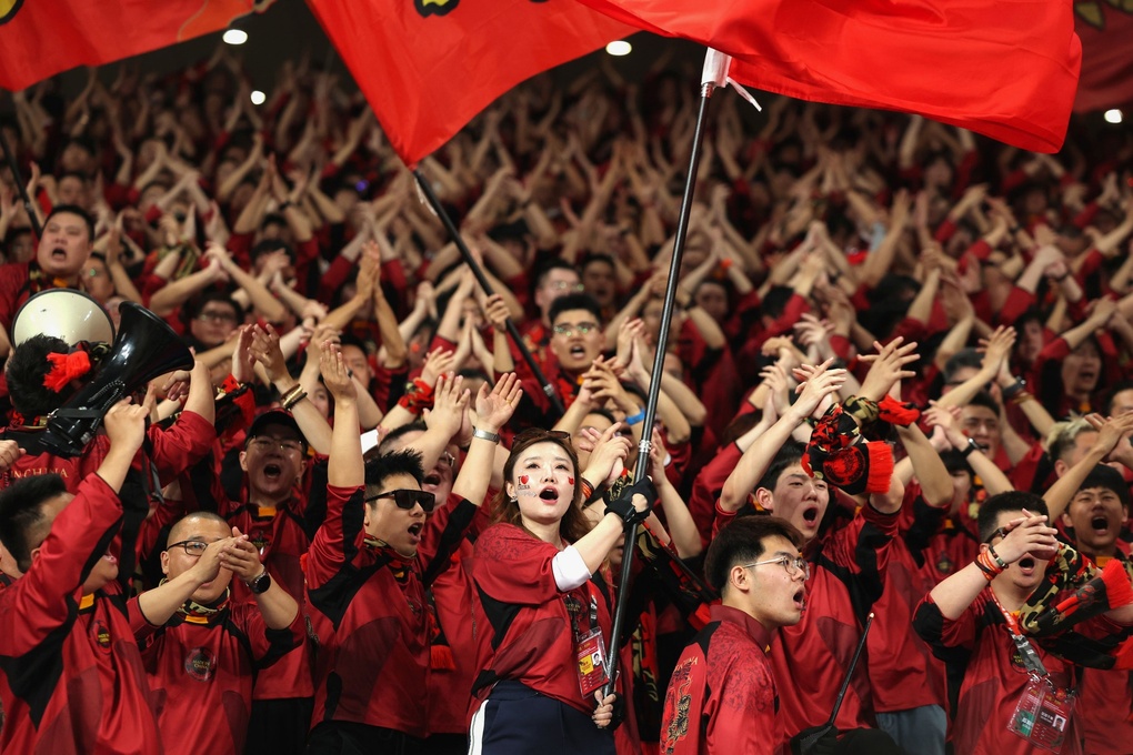 Cổ động viên Trung Quốc cổ vũ trong một trận đấu thuộc Bảng C vòng loại World Cup khu vực châu Á tại Hàng Châu, tỉnh Chiết Giang, tháng 3/2025. Ảnh: VCG
