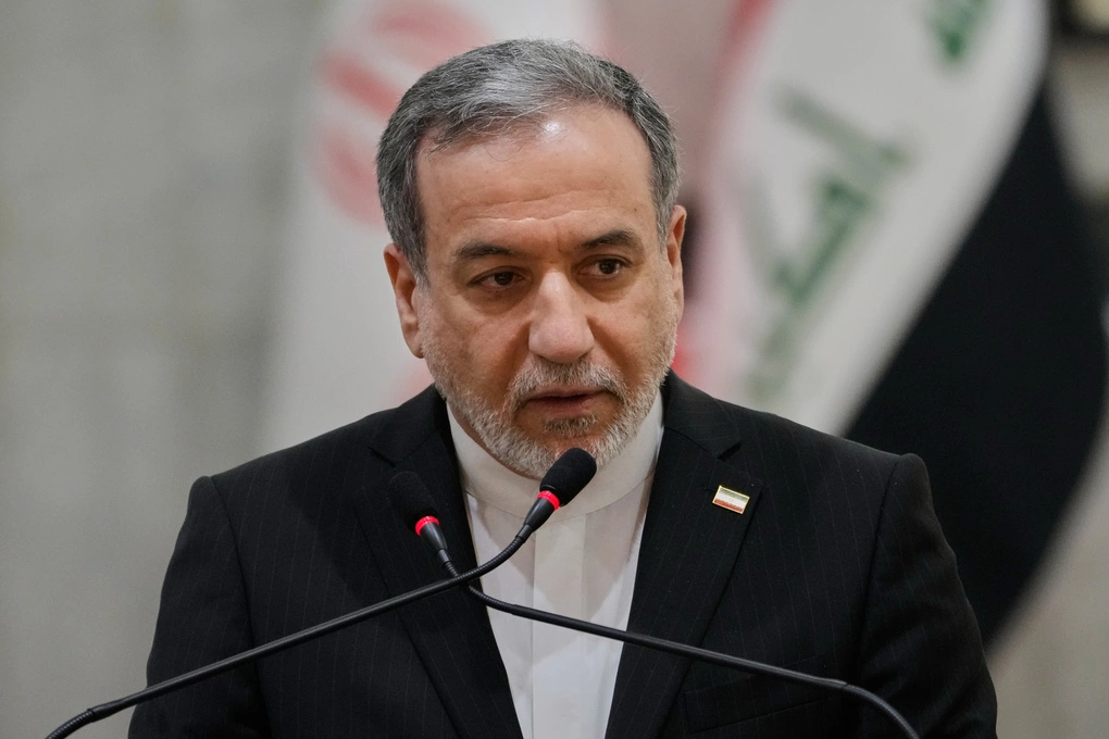 Ngoại trưởng Iran Abbas Araghchi phát biểu tại Baghdad, Iraq ngày 28/6. Ảnh: AP