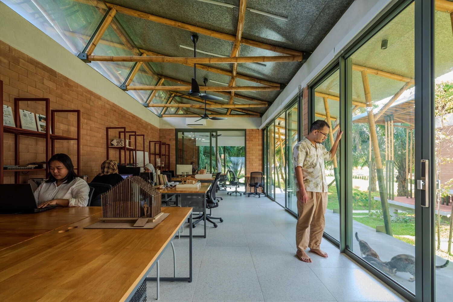 Nhà mái bằng tre 565 m2 với thiết kế làm mát tự nhiên