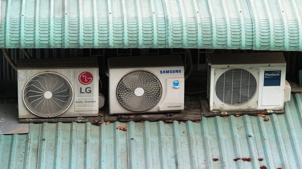 Phải lắp điều hòa vì không chịu nổi cục nóng nhà hàng xóm
