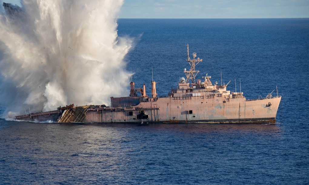 Tàu USS Juneau trúng ngư lôi của tàu ngầm Nhật Bản ở biển Philippines hôm 27/6. Ảnh: US Navy