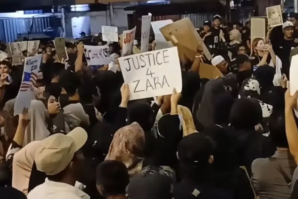Biểu tình ở bang Sabah, Malaysia hồi tháng 8/2025 sau cái chết của nữ sinh Zara Qairina Mahathir. Ảnh: Malindo TV