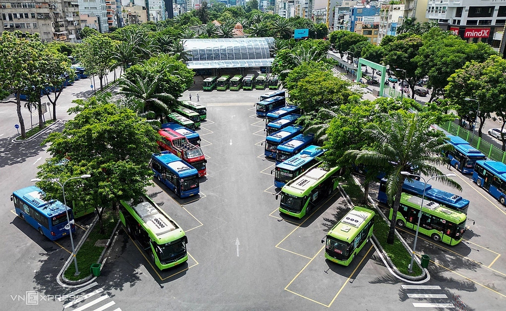 Xe buýt đậu ở bến xe trung tâm TP HCM, tháng 6/2026. Ảnh: Quỳnh Trần