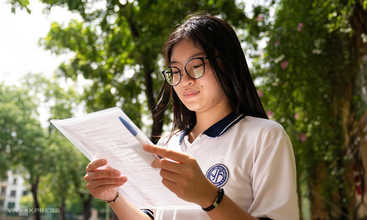 Phổ điểm tổ hợp A01 tuyển sinh đại học 2026