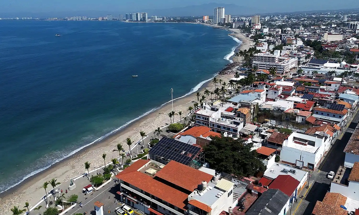 Cá sấu kéo người xuống biển ở Mexico