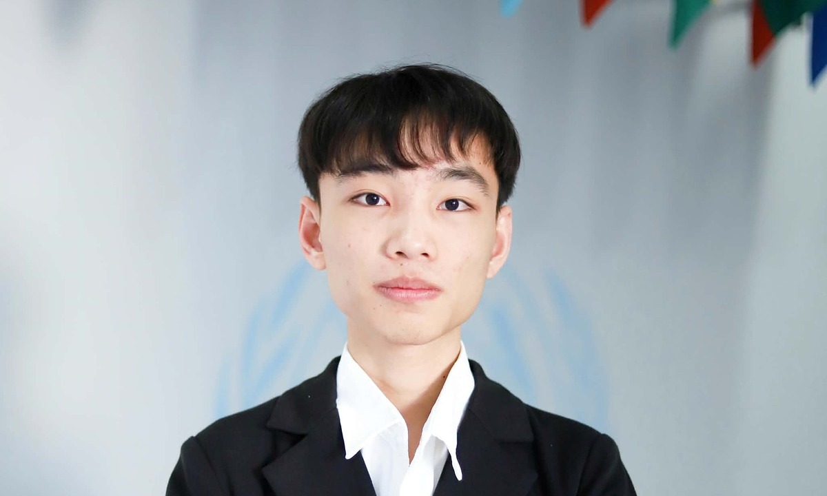 Thi lại để vào Sư phạm, nam sinh Ngoại giao đỗ đầu khối C00