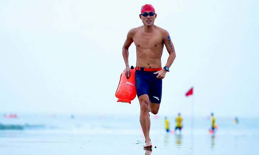 Vì sao chân mềm nhũn khi chuyển từ bơi sang chạy trong aquathlon