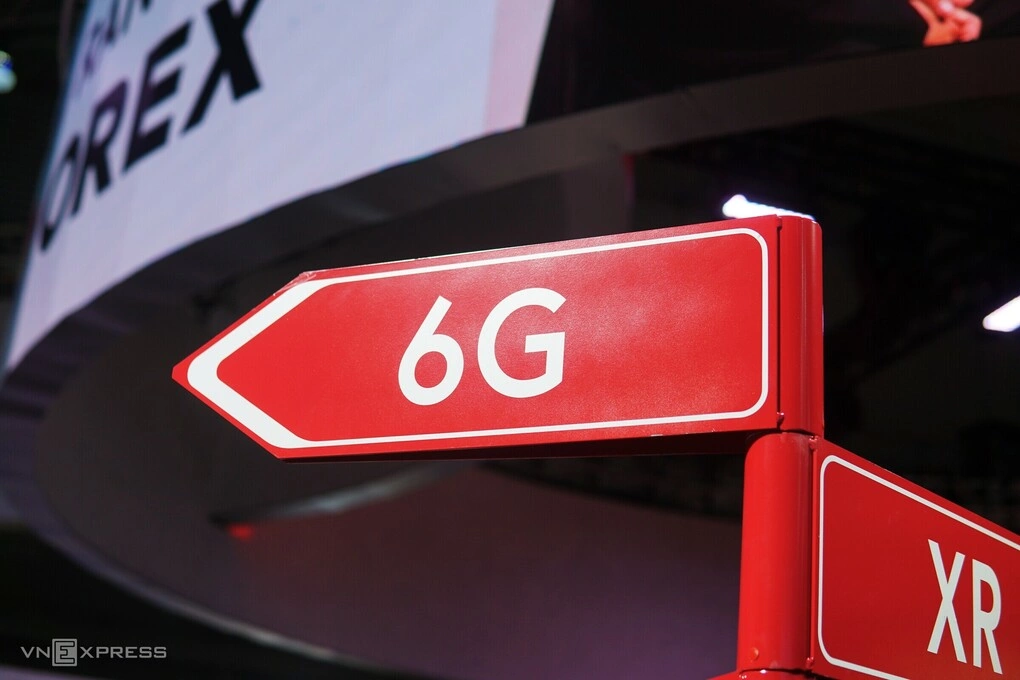 Signboard pointing to the 6G network experience area at MWC 2023 event. Photo: Luu Quy