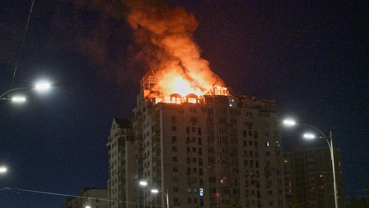 Nga phóng hàng chục tên lửa vào Kiev, gây loạt vụ nổ lớn