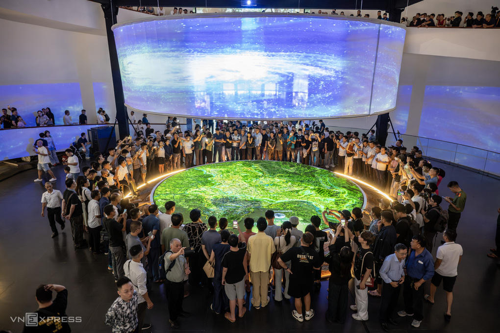 People visit the 100-year Hanoi planning exhibition, June 2026. Photo: Giang Huy