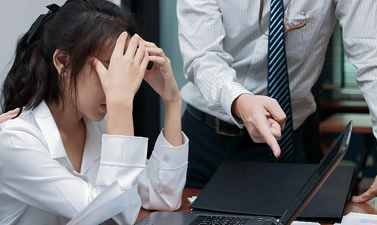 Việc giao ngoài giờ hành chính, có bị kỷ luật nếu tôi không làm ngay?