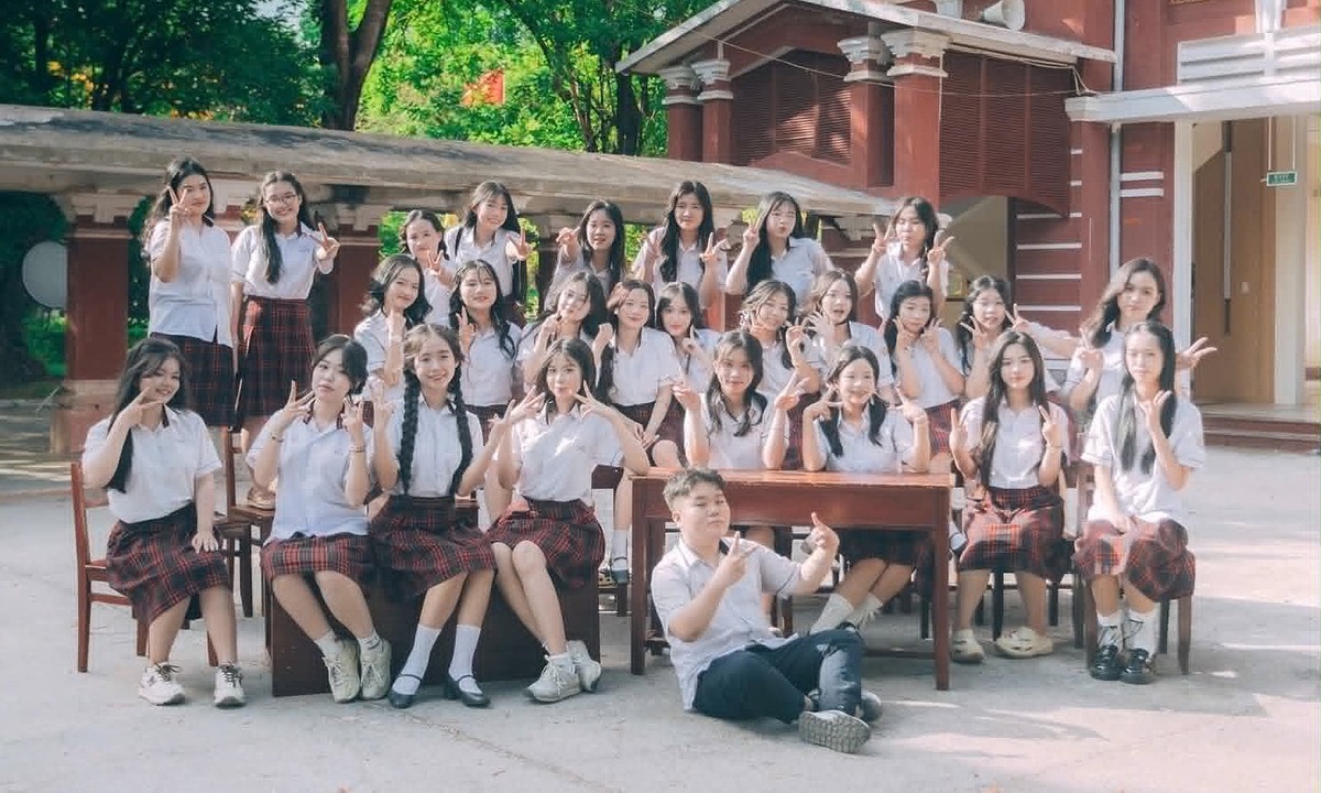 Một lớp có ba thủ khoa Văn 9,75 điểm