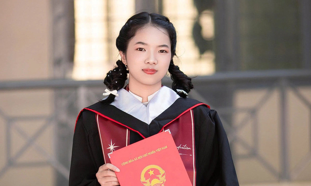 Nữ thủ khoa 30 điểm dành nửa năm học để 'cày' đề