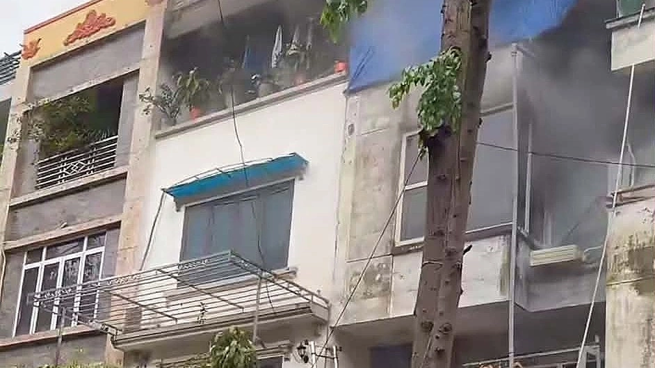 Cháy biệt thự liền kề ở Hà Nội, nghi có người mắc kẹt