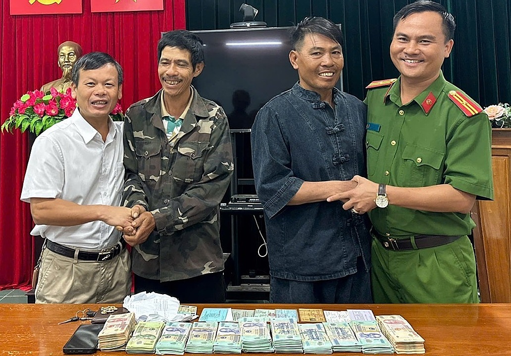 Cứu người đàn ông đi lạc 5 ngày trong rừng