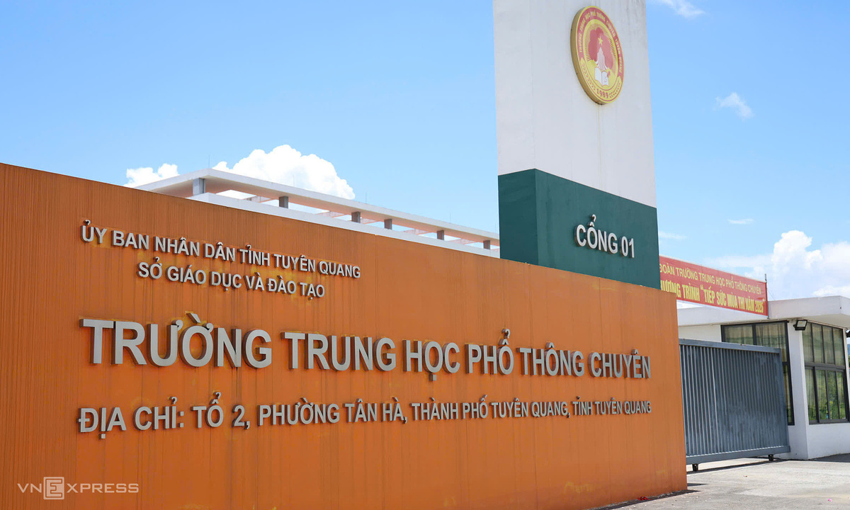 Kiểm tra học bạ, bài thi của thí sinh đạt 10 điểm Toán ở Tuyên Quang