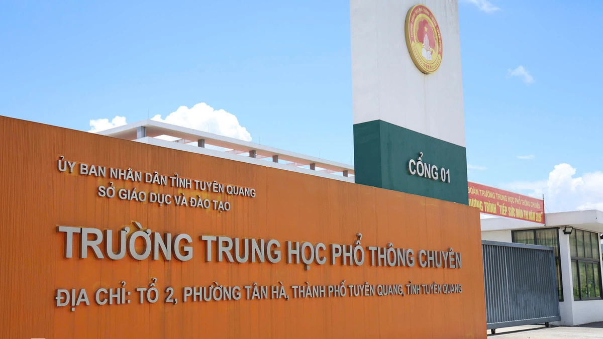 Kiểm tra học bạ, bài thi của thí sinh đạt 10 điểm Toán ở Tuyên Quang