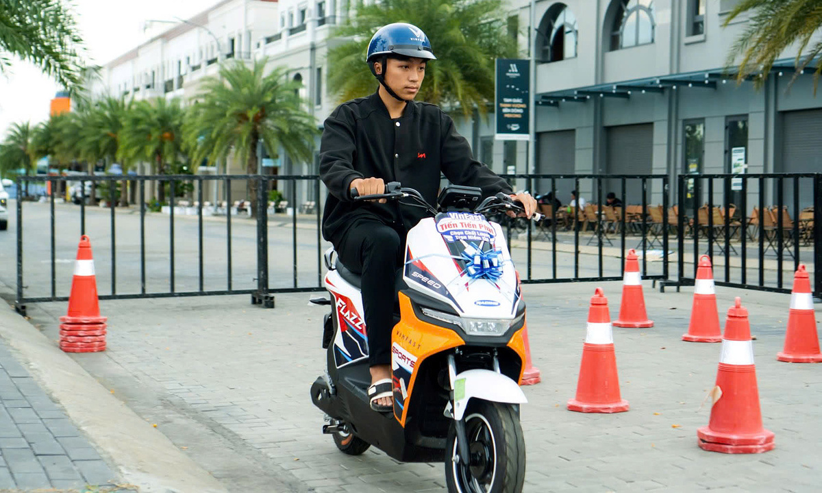 Xe máy điện Flazz Max dành cho học sinh